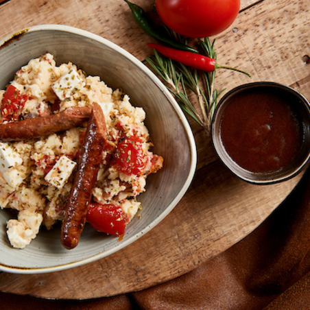 Aardappelstoemp met zongedroogde tomaten en merguez worstjes