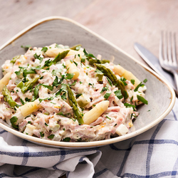 Asperge-kalkoen salade