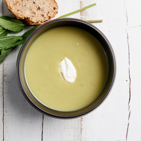 Soupe de courgettes avec de la ricotta & de la menthe