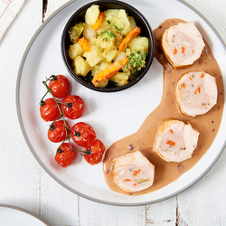 Parelhoen met fijne champagne saus en een groenten kruimeltaart