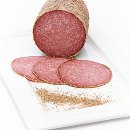 enrobage de poivre et d’épices sur salami