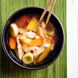 Thaise bouillon met kip en groentjes