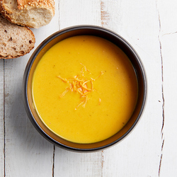 Soupe de carottes avec du curcuma & des oranges