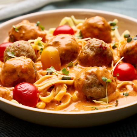 Tagliatelli aux boulettes sauce tomate-basilic