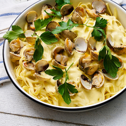 Tagliatelli aux herbes et vongole