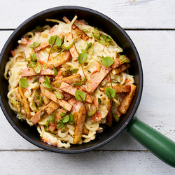 Spaghetti au jambon à l'os à la sauce suprème