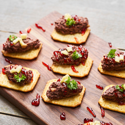 Cracker à la crème de boudin noir